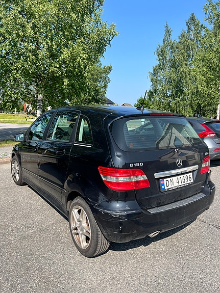 Mercedes-Benz B180 d 3 of 7