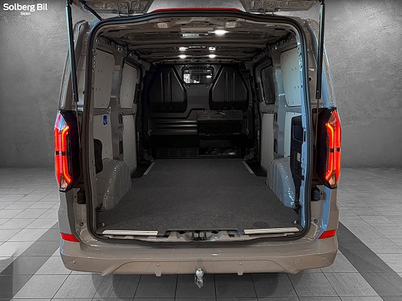 Ford Transit Custom 13 of 28