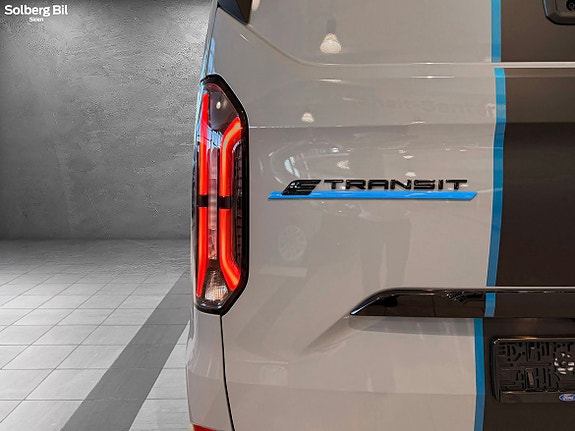 Ford Transit Custom 11 of 28