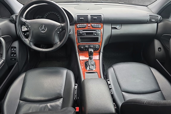 Mercedes-Benz C180 12 of 15