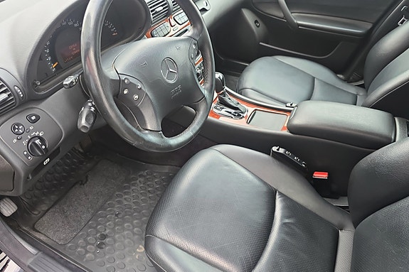 Mercedes-Benz C180 5 of 15