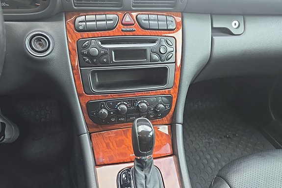 Mercedes-Benz C180 11 of 15