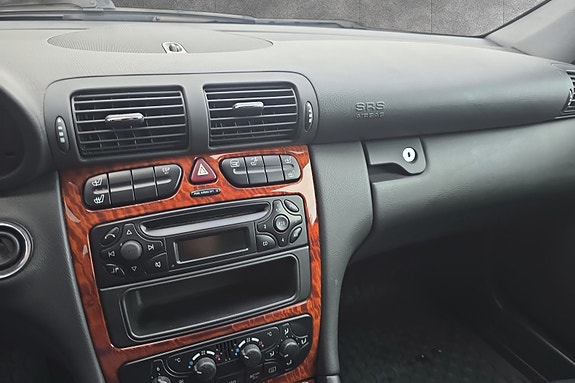 Mercedes-Benz C180 13 of 15