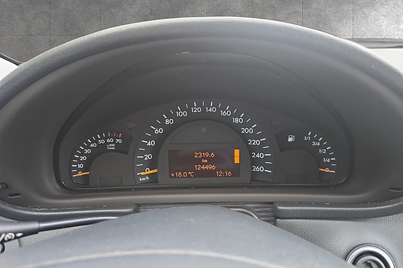 Mercedes-Benz C180 10 of 15