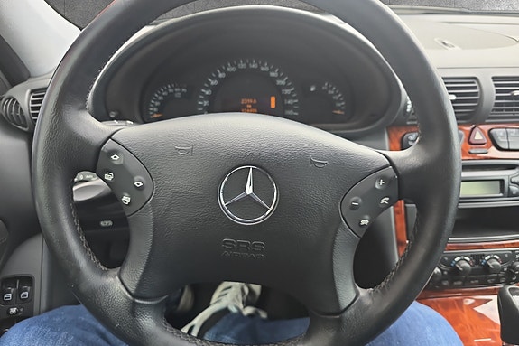 Mercedes-Benz C180 9 of 15