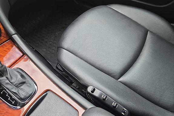Mercedes-Benz C180 14 of 15