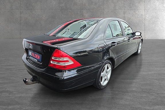 Mercedes-Benz C180 2 of 15