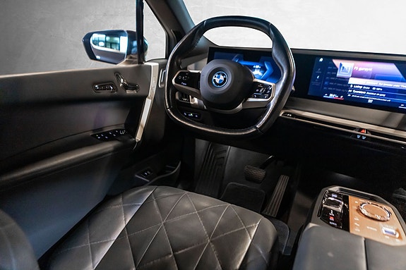BMW iX 29 of 30