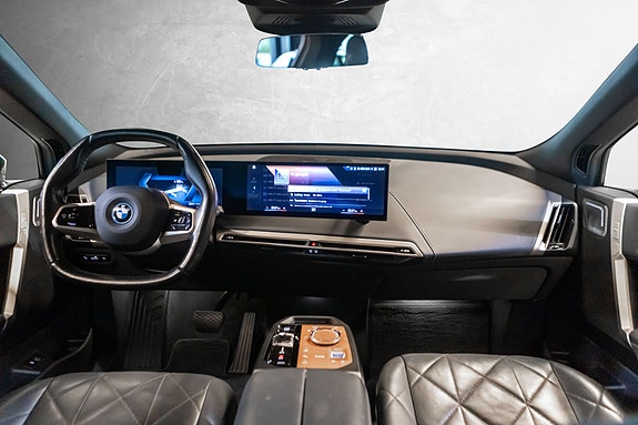 BMW iX 28 of 30