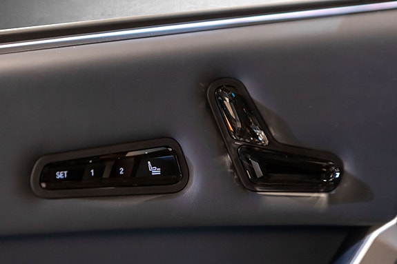 BMW iX 24 of 30