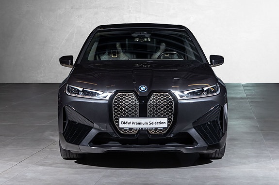 BMW iX 4 of 30