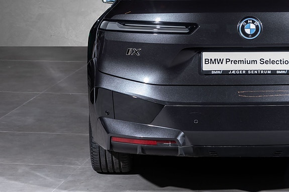 BMW iX 9 of 30