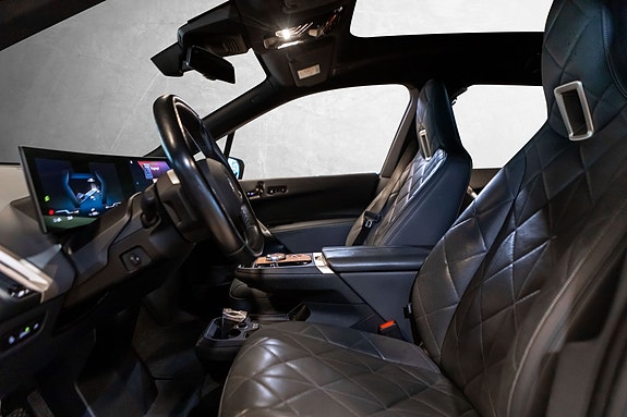 BMW iX 27 of 30