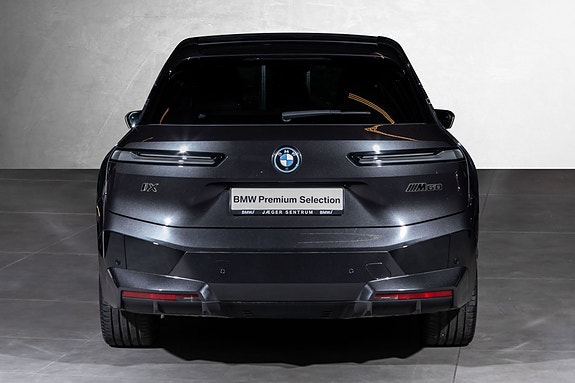 BMW iX 8 of 30