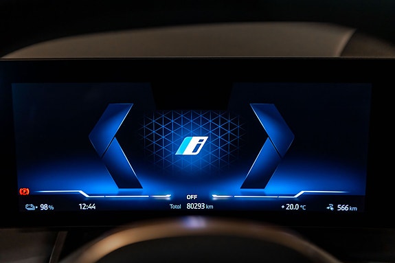 BMW iX 13 of 30