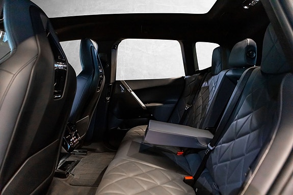 BMW iX 26 of 30