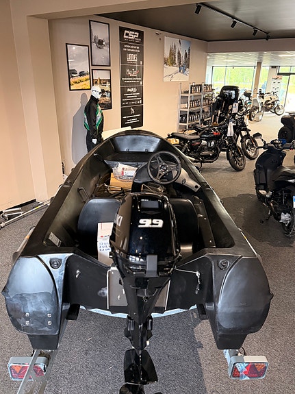 River 350 XR Black Komplett pakke med motor og henger! 6 of 6
