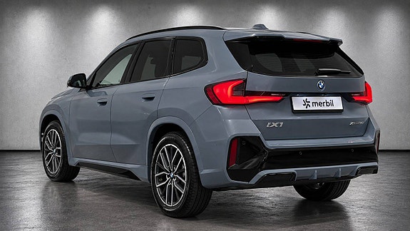 BMW iX1 6 of 30