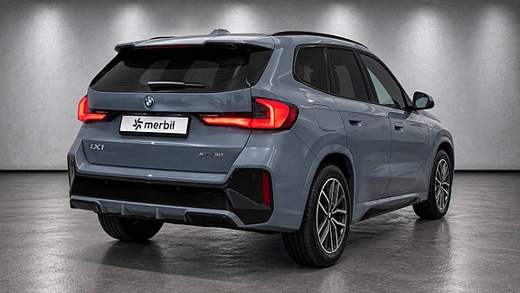 BMW iX1 4 of 30