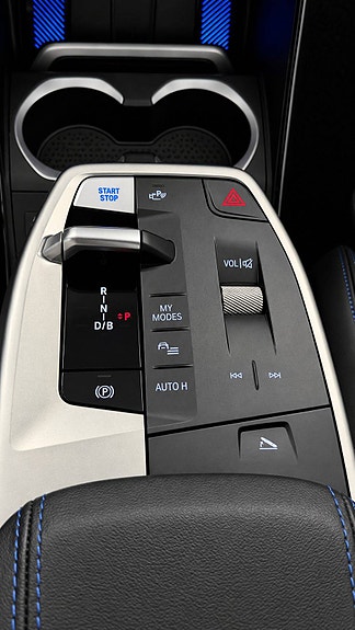 BMW iX1 29 of 30