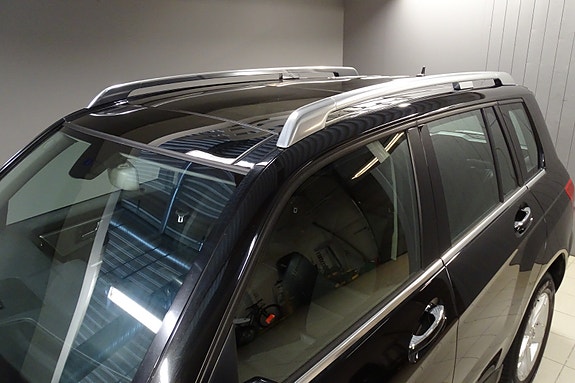 Mercedes-Benz GLK220 8 of 30