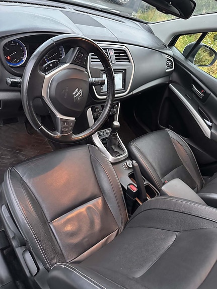 Suzuki SX4 S-Cross 12 of 14