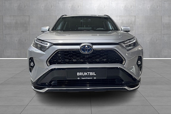 Toyota RAV4 8 of 19