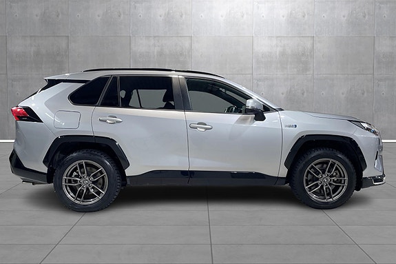Toyota RAV4 6 of 19