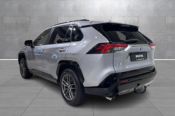 Toyota RAV4 3 of 19