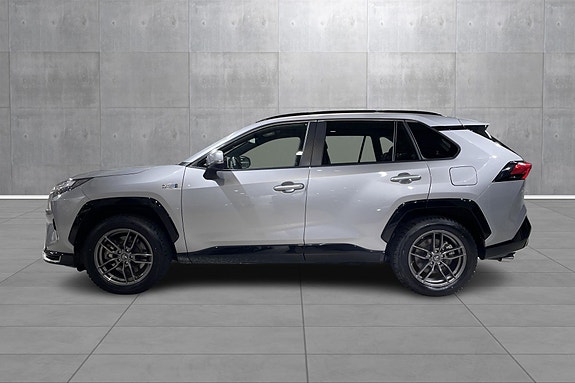 Toyota RAV4 2 of 19