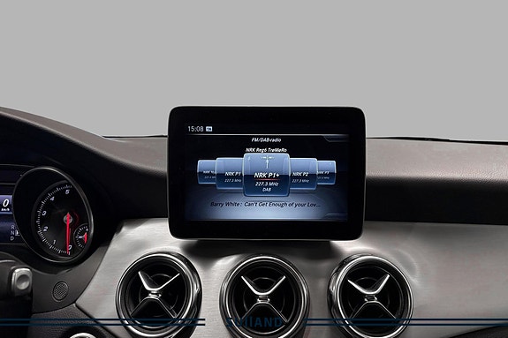 Mercedes-Benz GLA220 13 of 25