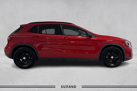 Mercedes-Benz GLA220 6 of 25