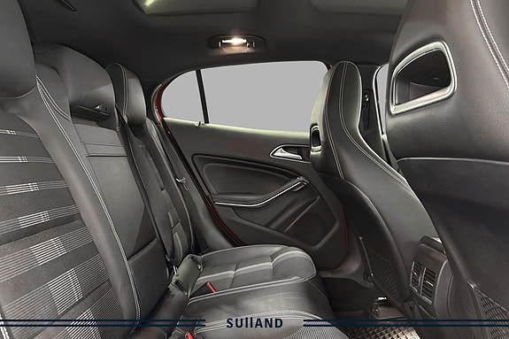 Mercedes-Benz GLA220 16 of 25