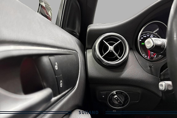 Mercedes-Benz GLA220 24 of 25
