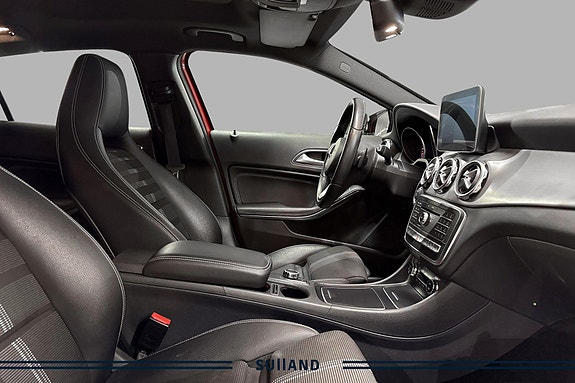 Mercedes-Benz GLA220 14 of 25
