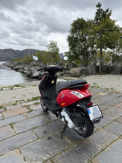Piaggio ZIP 50 2 of 17