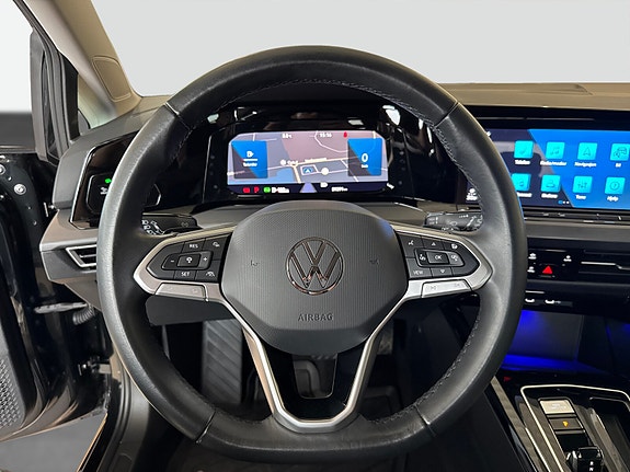 Volkswagen Golf VIII 18 of 20