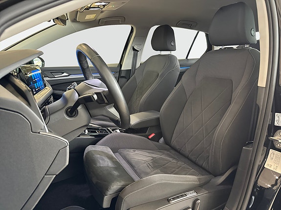 Volkswagen Golf VIII 10 of 20