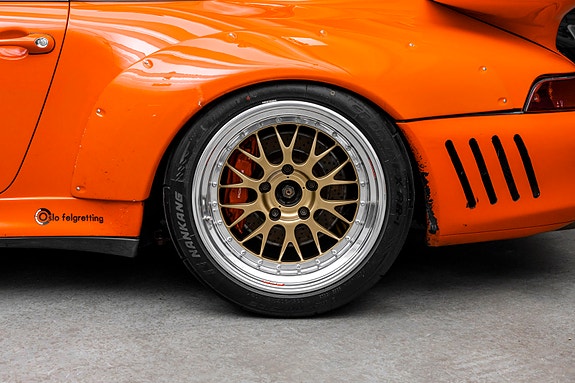Porsche 911 18 of 30