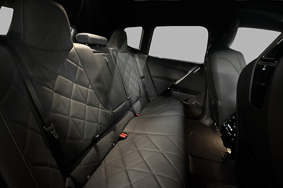 BMW iX 18 of 30