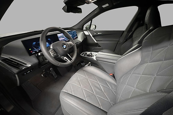 BMW iX 11 of 30