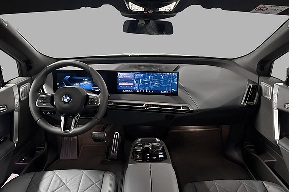 BMW iX 10 of 30