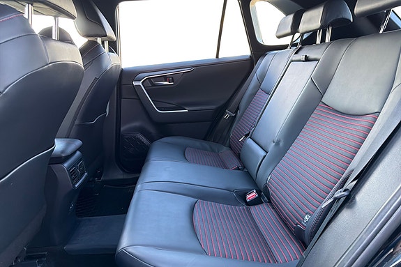 Toyota RAV4 12 of 25