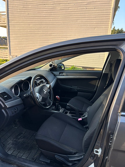 Mitsubishi Lancer 14 of 14