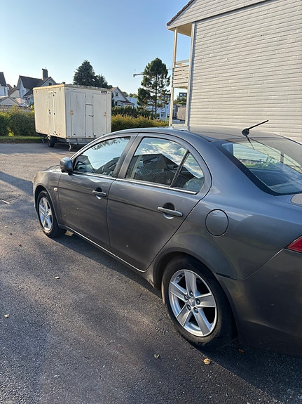 Mitsubishi Lancer 8 of 14