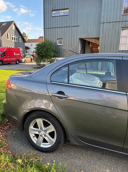 Mitsubishi Lancer 4 of 14