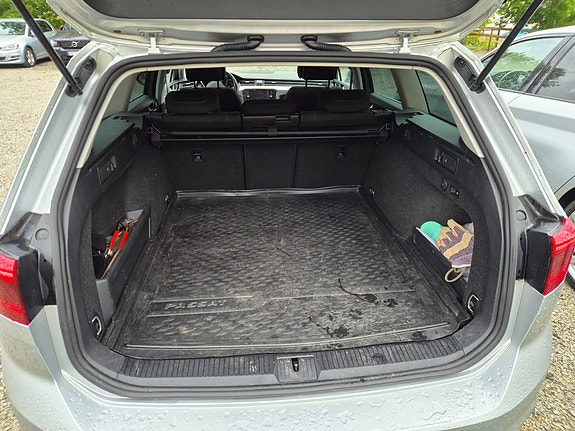 Volkswagen Passat 4 of 16