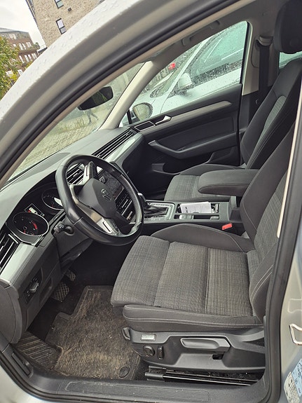 Volkswagen Passat 11 of 16