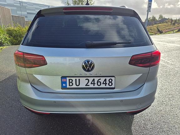 Volkswagen Passat 3 of 16