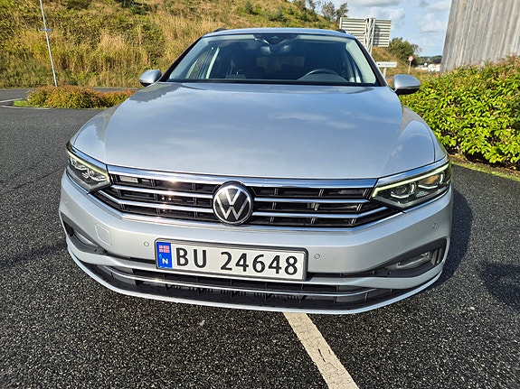 Volkswagen Passat 9 of 16